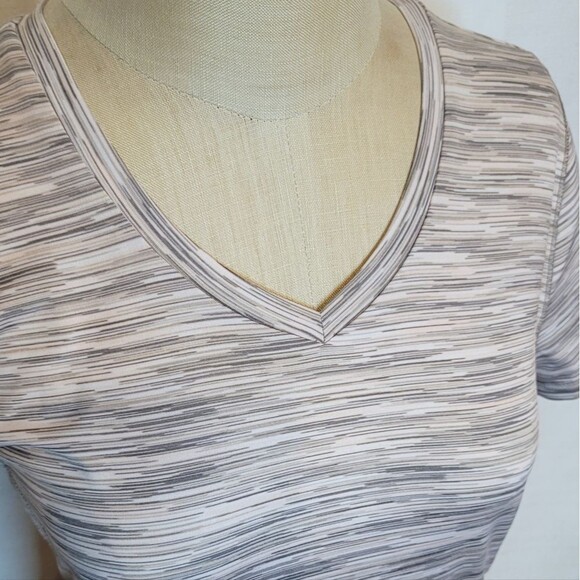 New York Laundry Sport Athletic V-Neck Tee Size Small - Picture 6 of 7